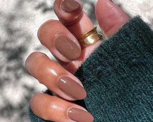 Brown nails manicure