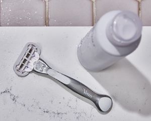 Gillette Venus Platinum Extra Smooth Razor