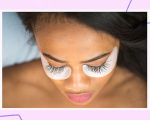 woman getting eyelash extensions