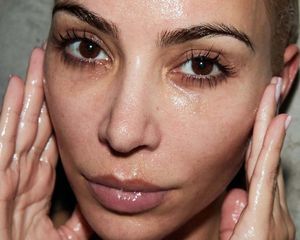 Kim Kardashian Washing her face 