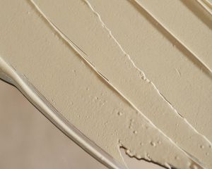 Swatch of a thick cream product.